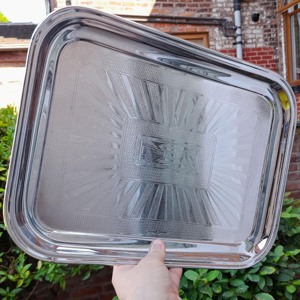 ■ PRICE: £30

■ CONDITION: GREAT - USED
▪ Some marks/scratches due to age

■ INFO:
▪ Brand: Swan Brand
▪ 40cm x 30cm x 2cm
▪ Art deco type pattern on front
▪ Stainless steel, I think? or chrome?
▪ Made in England
▪ At least 40 years old

■ IMPORTANT:
▪ Extra pictures are always available
▪ Selling as it is from an industrial mill I closed down
▪ Cash on collection only = M34 5PZ [Manchester]

---

Tags: manchester Gorton Ashton Denton Openshaw Droylsden Audenshaw hyde tameside salford ancoats stockport bolton reddish oldham fallowfield trafford bury cheshire longsight worsley antique retro ornament kitchen ornament prop props mid century servant 1950s 50s chrome silver plated tableware silver drinks serving tray oblong 60s 1960s serveware