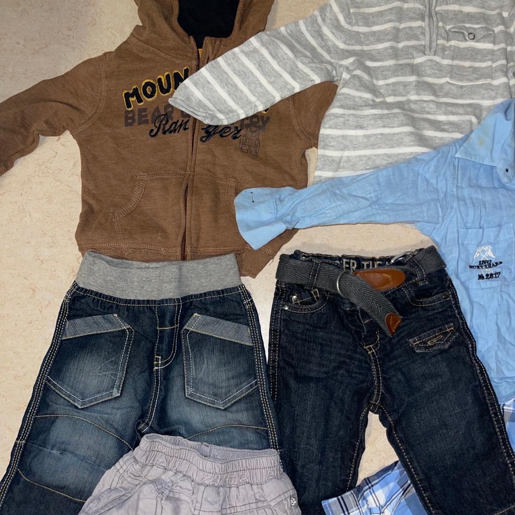 3* Jeans gr74, 2*hemdgr80, 1* Pullover, 1* Kapuzen Jacke gr80, 1* Halstuch
Sehr gutem Zustand, gute Qualität