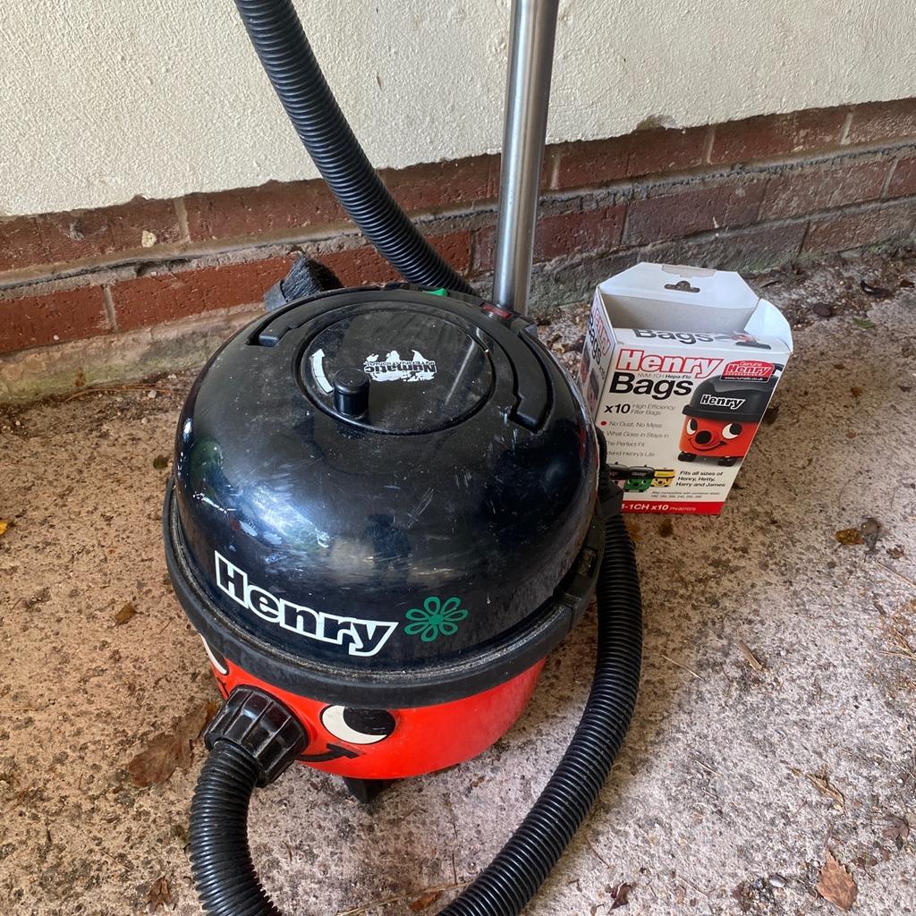Henry vacuum HVR 200a spare or repairs in WS11 Chase für 10,00 £ zum ...