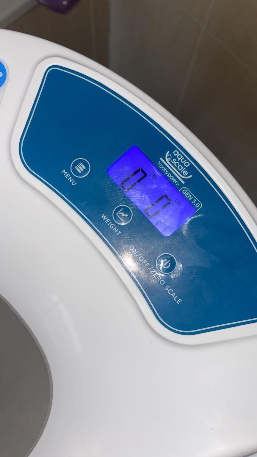 Baby bath with weighing scales and stand in L20 Bootle für 40,00 £ zum