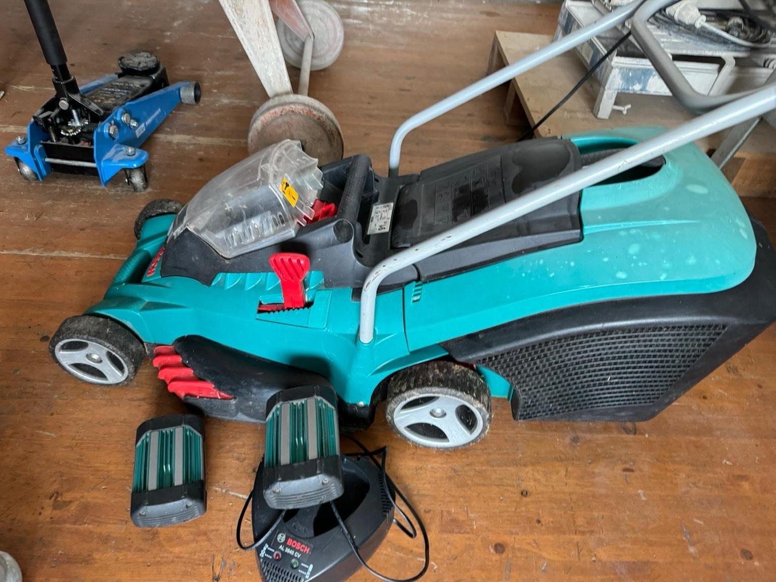 Bosch Akku Rasenmäher Rotak 43 LI in 6914 Gemeinde Hohenweiler für 120