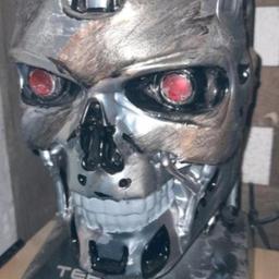 Selbst gestalteter Terminator dark fate Skull beleuchtet