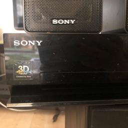 Sony HBD-E370 3D Blu-ray Disc Heimkinosystem 1080p HDMI mit Fernbedienung, Lautsprecher, Antenne oder Kabel.

Sony Passiver Subwoofer SS-WP700 mit 4 Cube Lautsprechern SS- MSP700 Schwarz.

Klang toll ist wirklich toll nur wir haben jetzt noch eine größere Anlage darum stehen die Artikel auch zum Verkauf!!