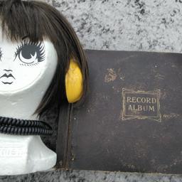 ideal display item
Head not included
sold as seen when collected used garage clear out find
full of 78 records
come and take a look with no obligation Cash on collection only Birmingham b26 within three days or relisted no postage no returns no offers please 