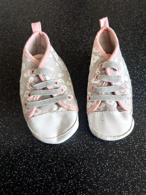 Buy & Sell Leicestershire Charnwood - Photos for Baby girls walkers size 6-12 months