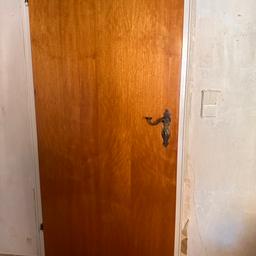 Verkaufe gut erhaltene Türen aus Holz.
Habe 8 Stück insgesamt

Je Tür 10 €
