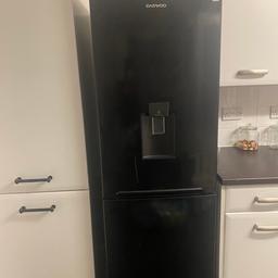 Daewoo fridge freezer in good working condition.
Water dispenser attached to fridge door.
Middle freezer draw broken.

COLLECTION ONLY
CASH PAYMENT ONLY