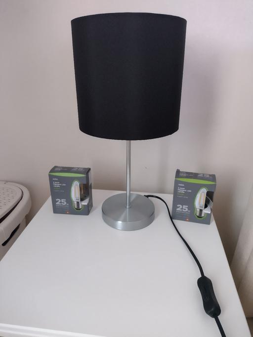 Buy & Sell South West London Sands End - South West London - Photos for Black table lamp and 2 pack LED 25W candles