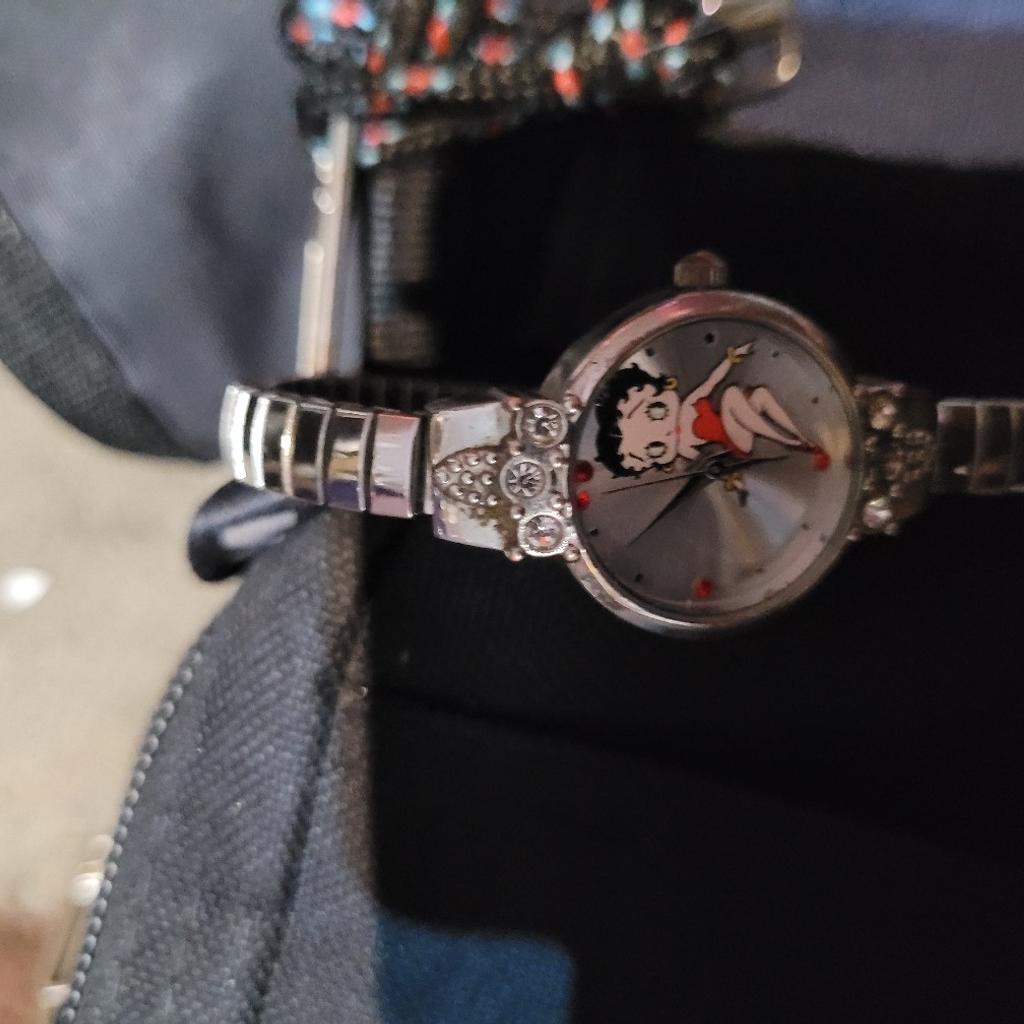 Mint Vintage Betty Boo Watch. The face of Watch is silver with Betty Boo. There's gems stones.. It's amazing and original. Rare Watch.