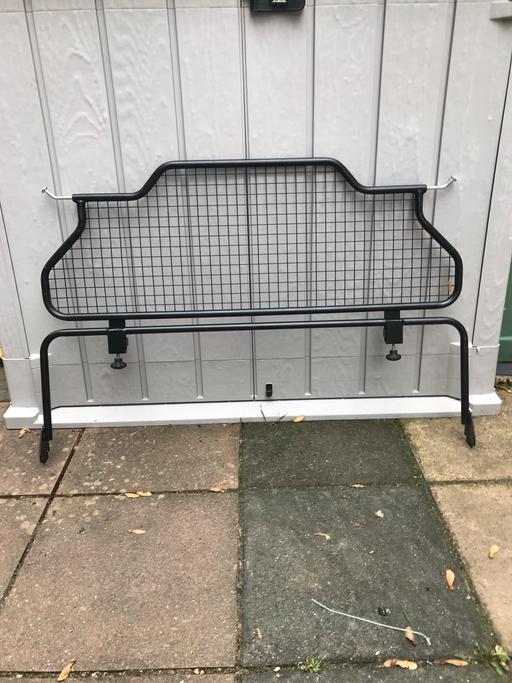 Vehicles East London Westferry - East London - Photos for Ford mondeo estate genuine dog/luggage guard