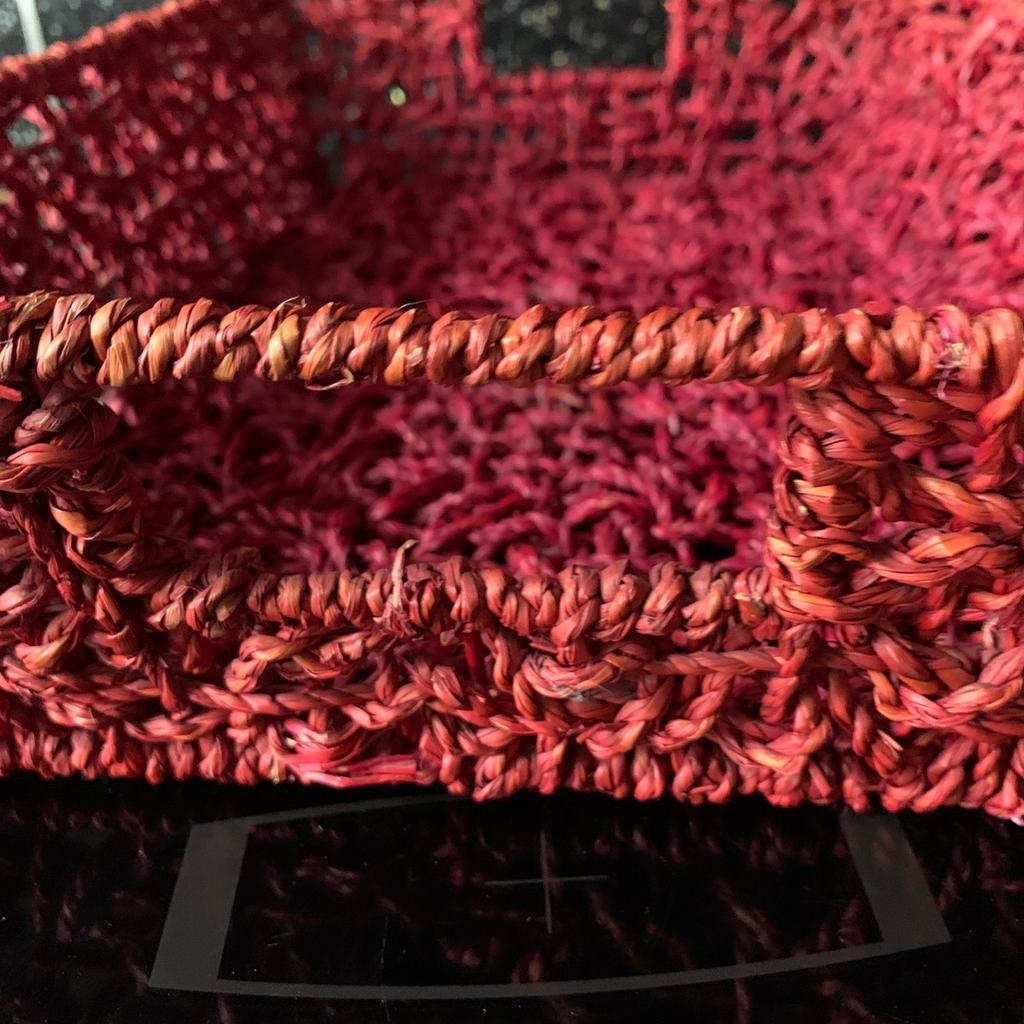 Large,wire & String Tray/Box/ Basket. in B74 Walsall für £ 3,00 zum