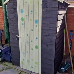 6x4 garden shed
bought last summer
but moving house so can't take it with me
can be dismantled if needed