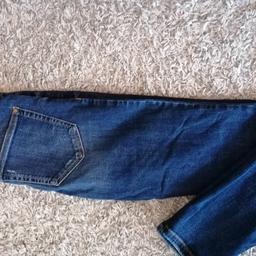 Damen Jeans von der Marke Mango in gr 38, 165/70a
Mit strecht Anteil.
Kann gerne anprobiert werden.
Nichtraucher und Tierfreierhaushalt