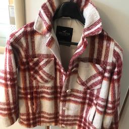 Hollister shacket style jacket
Red/brown on cream

Good used condition
Size XS which fits 8 - 10 depending on shape and fit

Please see my other listings