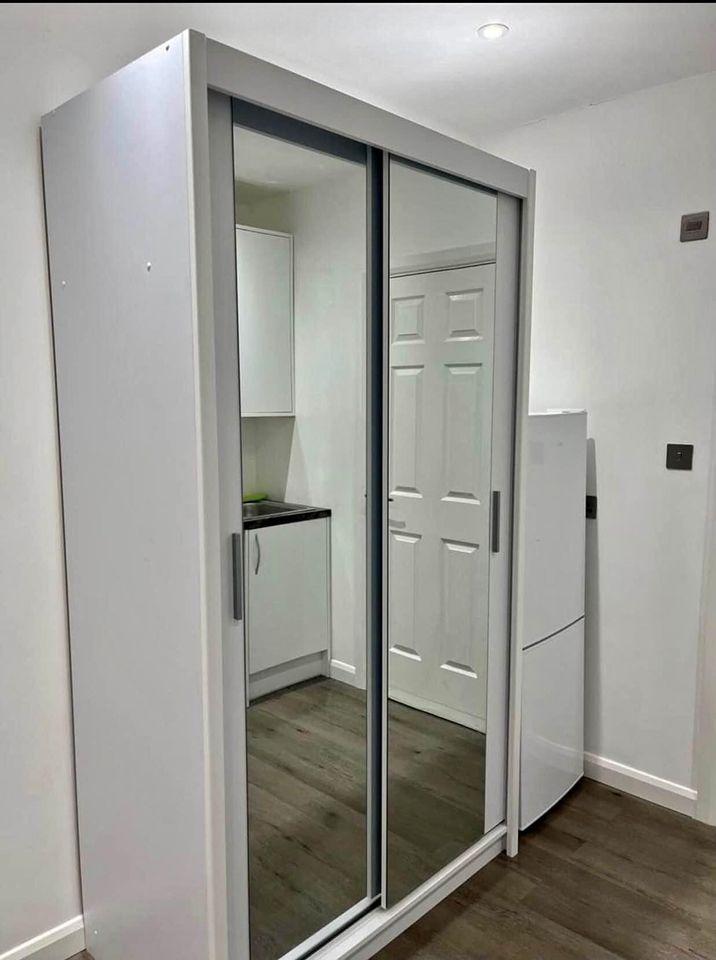 EYE CATCHING WARDROBE AVAILABLE 20 OFF in NG1 Nottingham für 249,00