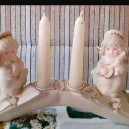 Verkaufe einen sehr schönen Kerzenhalter mit 4 Engeln aus Keramik, 4 Kerzen sind dazu