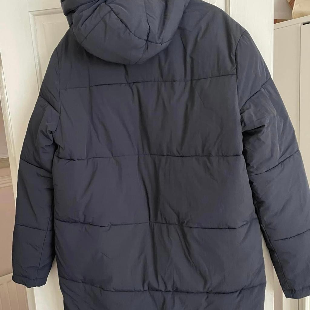 Lyle & Scott Heavyweight Longline Puffer Jacket Coat
Dark Navy
Parka
Unworn
Size Small
New without tags
Inside two slip pockets
Two top slip pockets
And two front deep pockets
Detachable faux fur hood
smoke and pet free home