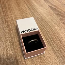 Schöner PANDORA Ring
Voll mit Steinen besetzt
Größe 60