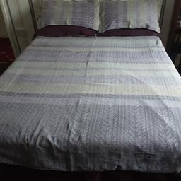 full double size bed sets ,consisting, quilt cover,flat sheet king size,4 pillow case2 to match sheet,2 to match quilt, plus valance
2 sets £15 each or both sets for only £25,non smoking home
will deliver if local small charge for petrol