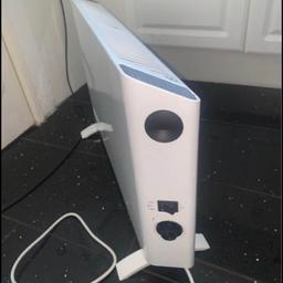 Like new delongi electric heater collection se22