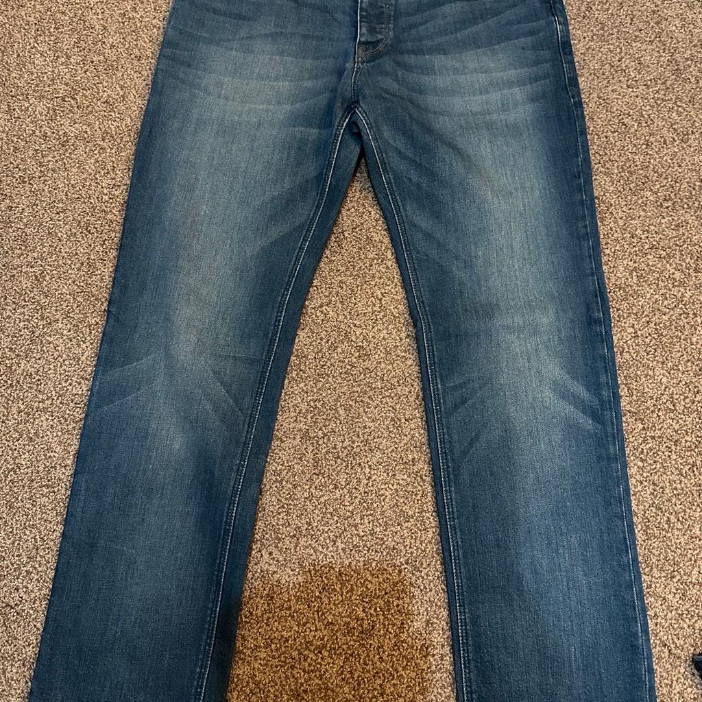 *** CASH ON COLLECTION ONLY ***
THURNSCOE

******PLEASE NOTE. ******
Had to put 34/30 because it is REQUIRED but size is.
Size:- Waist 34 x 29 Short.

Stretch Denim.
Straight Leg.

NO PAYPAL
NO DELIVERY
NO POSTING