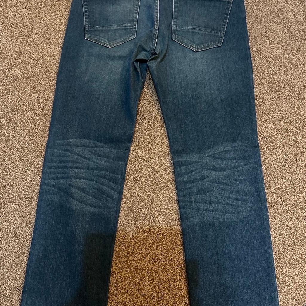 *** CASH ON COLLECTION ONLY ***
THURNSCOE

******PLEASE NOTE. ******
Had to put 34/30 because it is REQUIRED but size is.
Size:- Waist 34 x 29 Short.

Stretch Denim.
Straight Leg.

NO PAYPAL
NO DELIVERY
NO POSTING