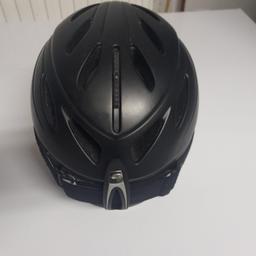 Der weiße Kinderskihelm (XS) ist mit Strasssteinen beklebt, der schwarze und der blaue Helm sind für Erwachsene, Nichtraucher Haushalt, nur Selbstabholung
10€/Helm