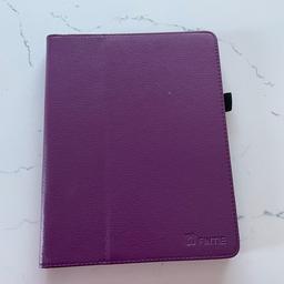 iPad/Tablet Case/Cover
Used to fit an iPad 1 not sure what it will fit but took some measurements
Outside case W20cmxH25cmxD2cm
Inside case W19cmxH24.5cmxD2cm
Inside screen W16cmxH20cm
All measurements are approximate
Purple colour
Good condition