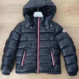 Boys navy blue moncler coat excellent condition
Age 10 years

Collection or local delivery