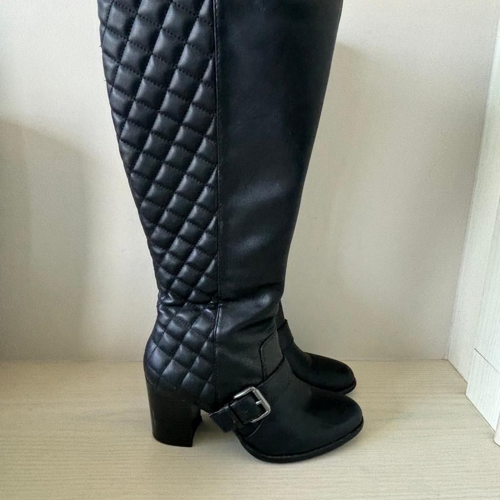 Women’s black faux leather boots with quilting effect and buckle detail.Block heels