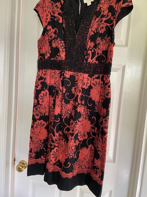 Buy & Sell Surrey Guildford - Photos for Ladies Size 20 Monsoon Fully Lined Dress