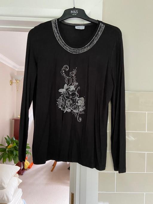 Buy & Sell Surrey Guildford - Photos for Ladies Size 18 Black & Silver Top