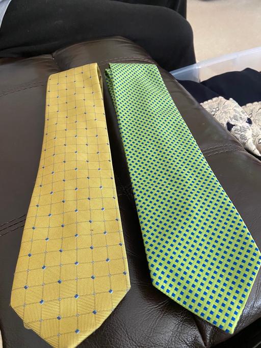 Buy & Sell Surrey Guildford - Photos for 1 Mens M&S Patterned Tie