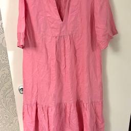 Hi and welcome to this gorgeous looking ladies Zara Linen Cotton Blend Pink Dress Size XS in perfect condition please check last photos there is a small discoloured area at the bottom don’t know how it happened never noticed except that dress looks beautiful thanks