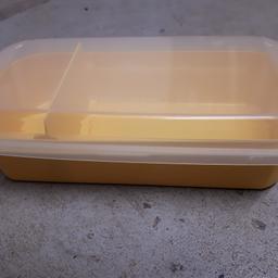 Brotdose von Tupperware mit herausnehmbarer Trennung

Inhalt 980ml

Farbe gelb

Nie genutzt.

Vers
Hierbei handelt es sich um einen Privatverkauf. Jedes Gewährleistungs- und / Rückgaberecht sind ausgeschlossen.
