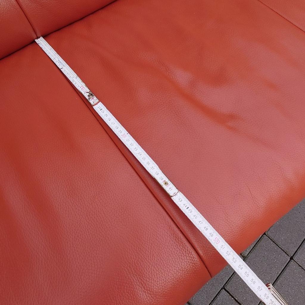 rotes Ledersofa mit leichten Gebrauchsspuren...
ca 1.80m Lang
ca 0.80m Hoch
ca 0.60m Breit

Nur an selbstabholer in Dortmund 44149