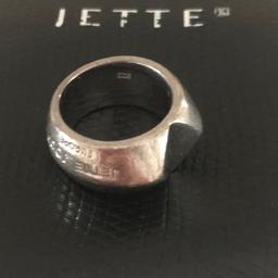 Verkaufe einen Jette Joop Ring 
( Versand kommt noch dazu )
