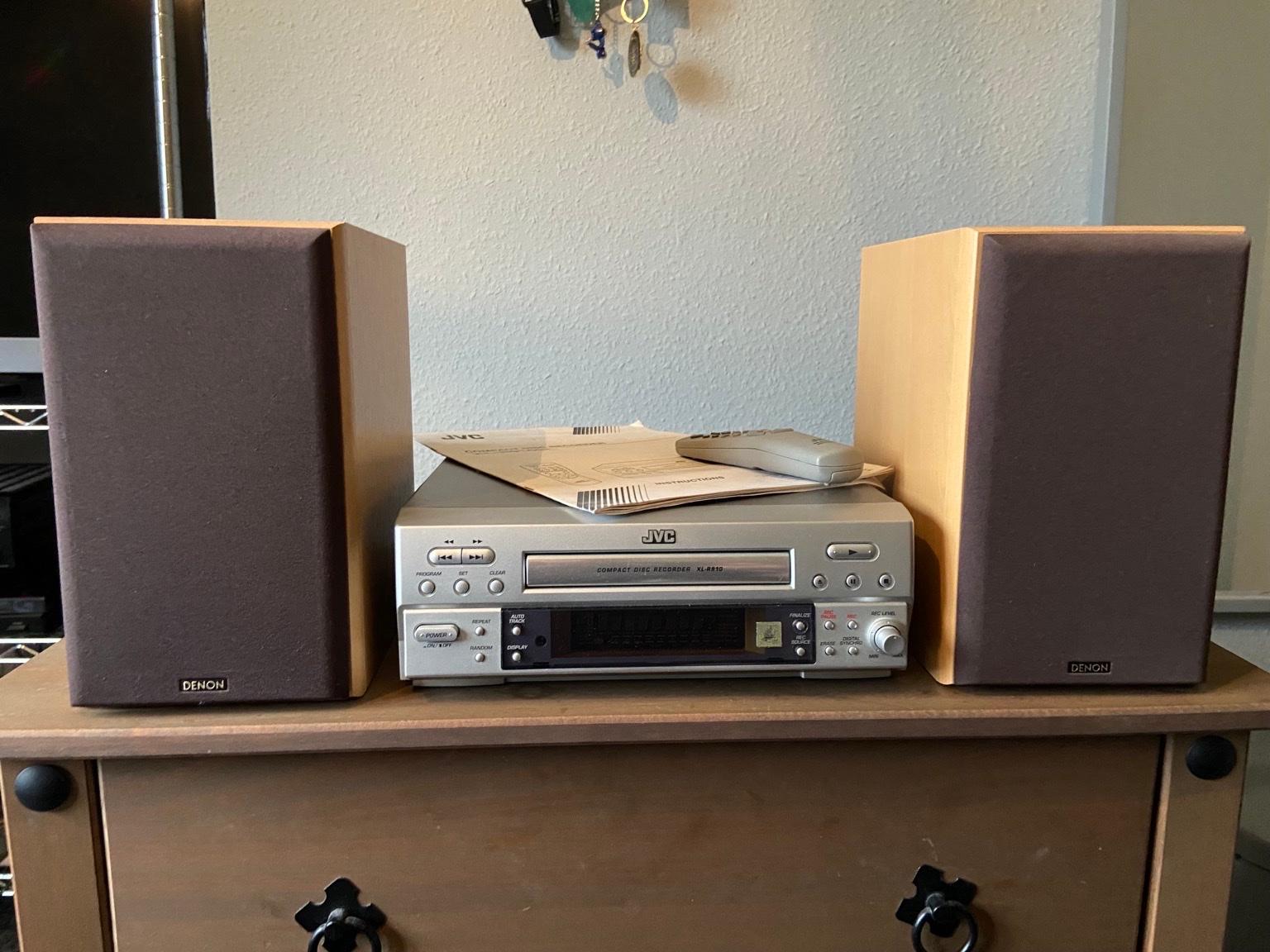 Jvc cd player/recorder with Denon speakers in SK6 Marple für 55,00