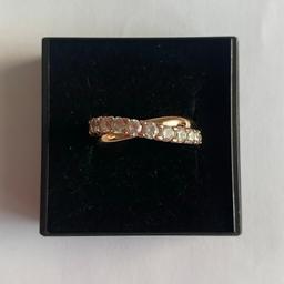 Verkaufe sehr schöner Ring von Pierre Lang , der Ring ist in sehr gut gepflegtem Zustand , fast kaum getragen , ca 18.5 groß , VB