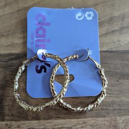 BNWT Claire's earrings coin to show size