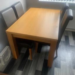Wooden kitchen table with 4 x chairs