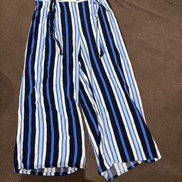 Age 13 Next wide leg trousers 
Worn but still good to wear
BB2 collection