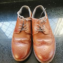 Like new condition.
Real leather
Very comfortable
Next Brand
Size 4F