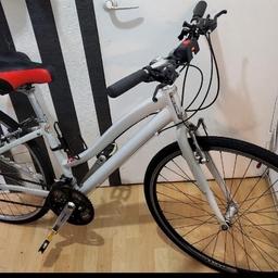 Specialized Globe Women’s bike with basket at the front in Very good condition not had it for long, hardly used.