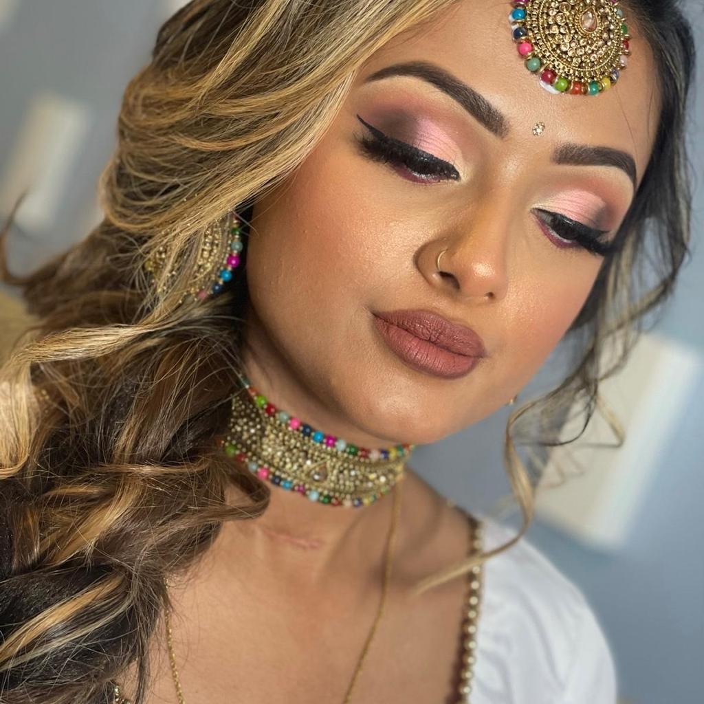 Mobile mua and hair stylist and hijab stylist

With 10 years of experience in the beauty industry .
Please check my work on my social media page @khushhbeauty

Price starts FROM £25

To book please contact me on 07583631972