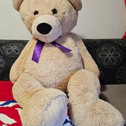 Kuscheltier Bär XL Teddybär mit Schleife 100 cm braun.

Kann gerne kostenlos in Ma- Säßeandhofen abgeholt werden

Aus Nichtraucherhaushalt!