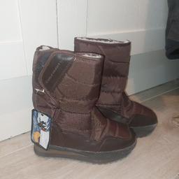 brand new never worn snow boots.by the brand gumbies which I believe is an australian company.have a trainer type look.i prefer snow boots to wellies due to there warmth & grip that they have can wear them when raining or in the snow.browns a neutral colour will go with anything.

collection only cm15 8lt or rm12 6ed