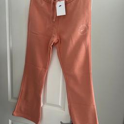 Nike Be Kind flared fleece joggers in madder root

Super warm fleece lined joggers. Got this as a gift however it’s a little long on me. Need a new home …