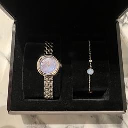 Verkaufe neue Emporio Armani Damen Uhr. 
Neupreis 389.00€.