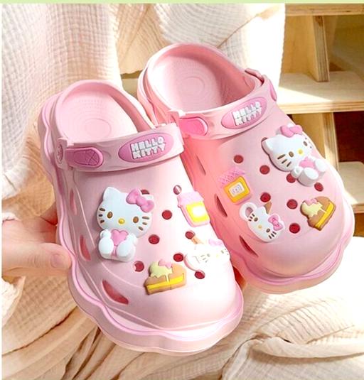 Buy & Sell West Midlands Wolverhampton - Photos for 🍒Hello Kitty Crocs Super Cute size 4